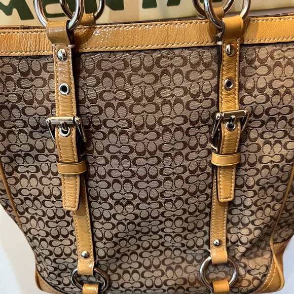 Tan coach purse, signature pattern - Picture 3 of 8